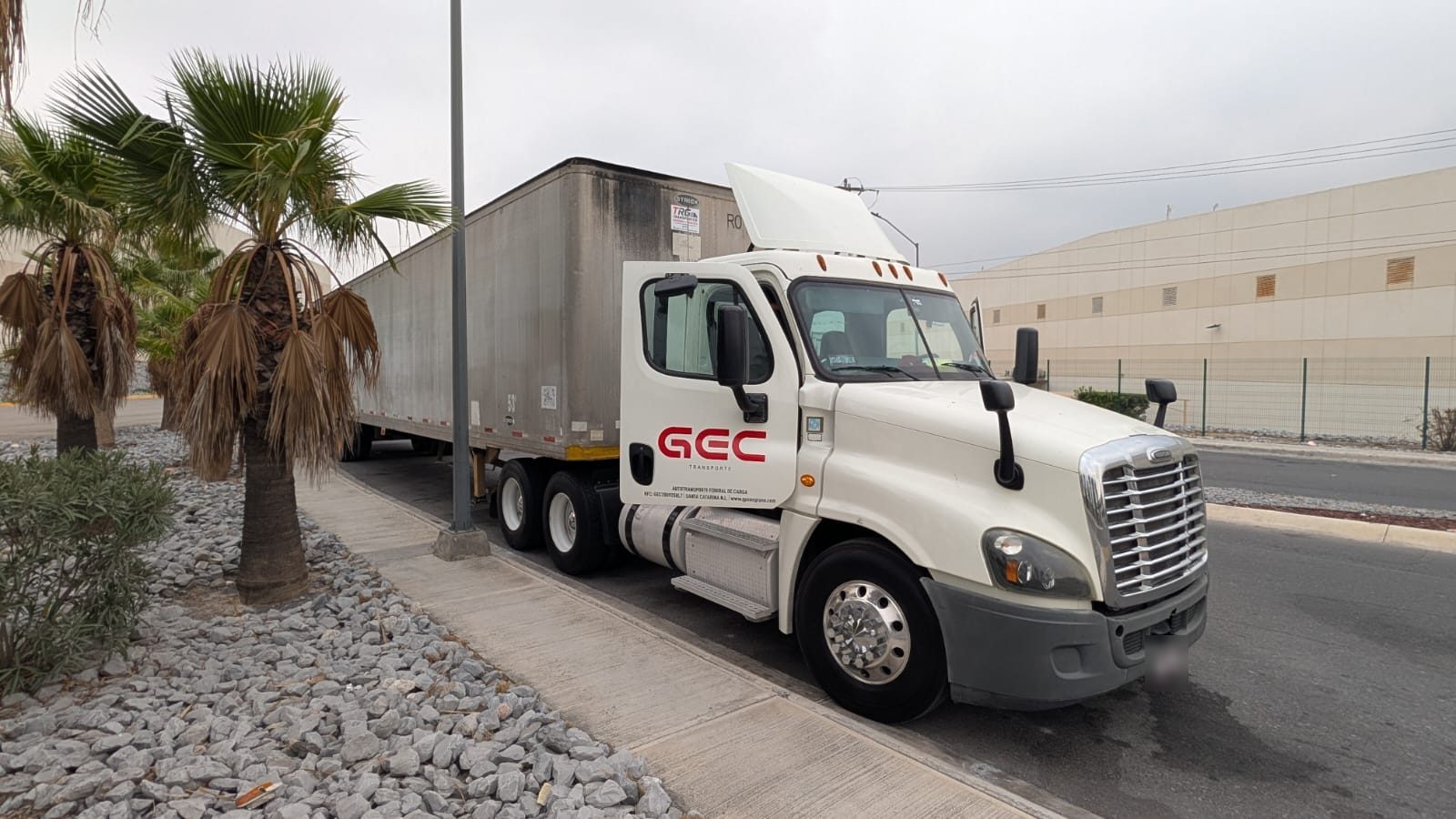 Tractocamión GEC para fletes de Monterrey a Mexicali